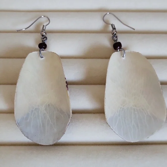 Hand Painted Parrot Carved Deer Antler Earrings Unique  Art - Picture 6 of 7